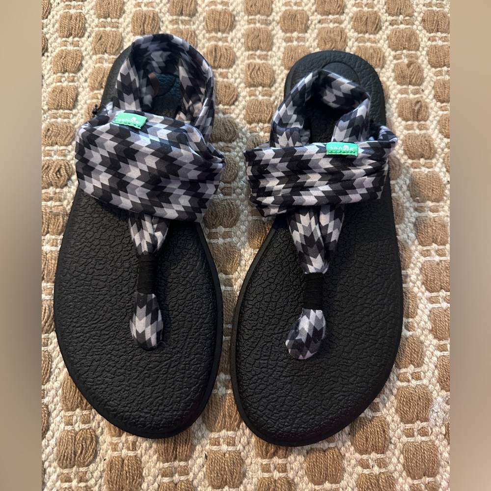 Size 8 sanuks. Worn one time.
